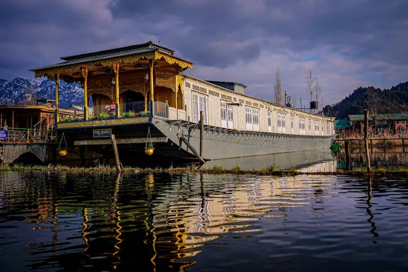 Houseboats of Kashmir: Floating Homes, Floating Dreams